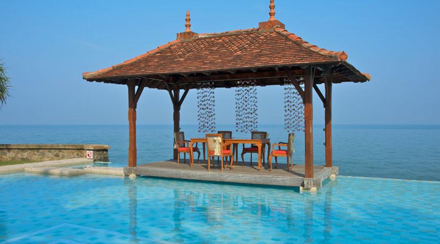 private dining table at the infinity pool by day