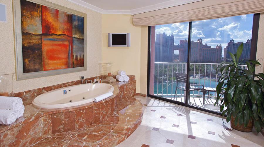 Coral Towers Penthouse Suite bath
