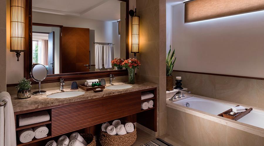 Ocean view suite bathroom