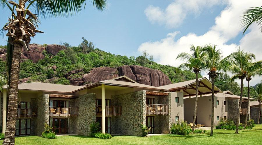 Room Courts Exterior View And Rock Formations