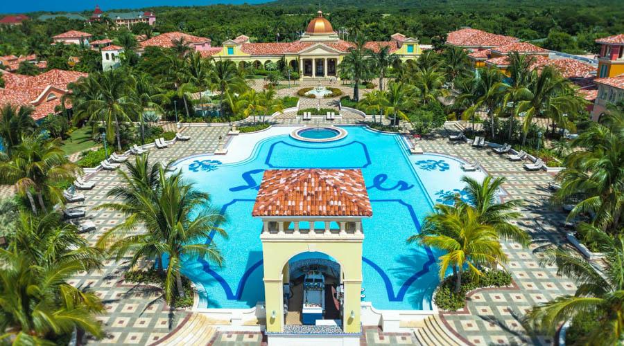 Hotel pool