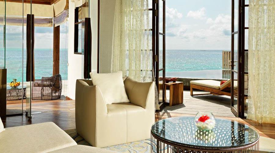 lagoon suite living room