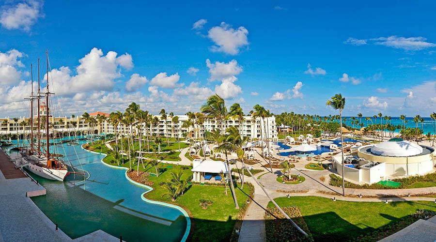 panoramic view of pool, ship and main area