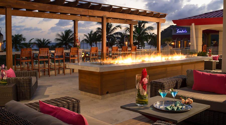 outdoor bar with firepit